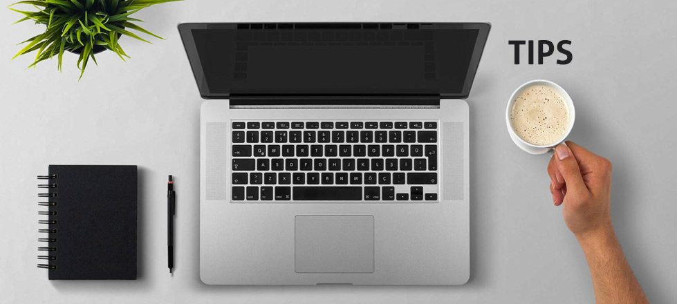 tips-video-marketing-computer-hand